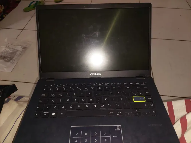 Notebook Asus Sem carregador 