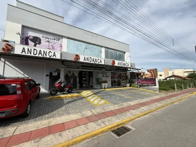 ? VENDE-SE LOJA DE CALÇADOS TRADICIONAL EM TIJUCAS/SC  Excelente oportunidade 