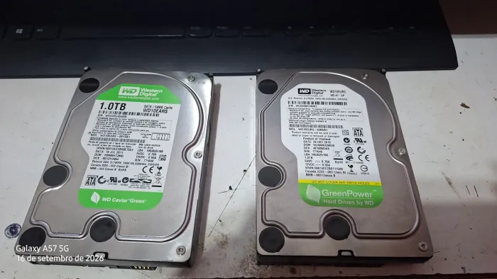 2HDs 1TB cada  WD 