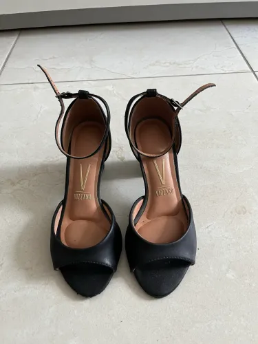 Sandalia Vizzano preta (usada), tam 35: R$ 20,00