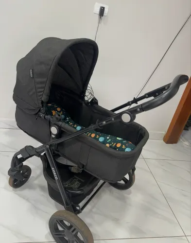 Vendo carrinho de bebê com bebê conforto 