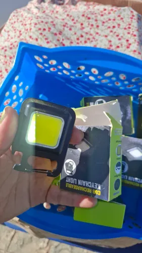 Mini Lanternas com imã e gancho para levar na bolsa