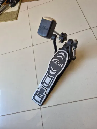 Pedal de bumbo adah