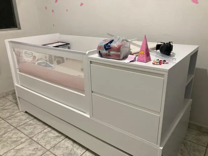 Berço multifuncional antirrefluxo Sol e Mar branco acetinado c/ Colchão Selado 130x70