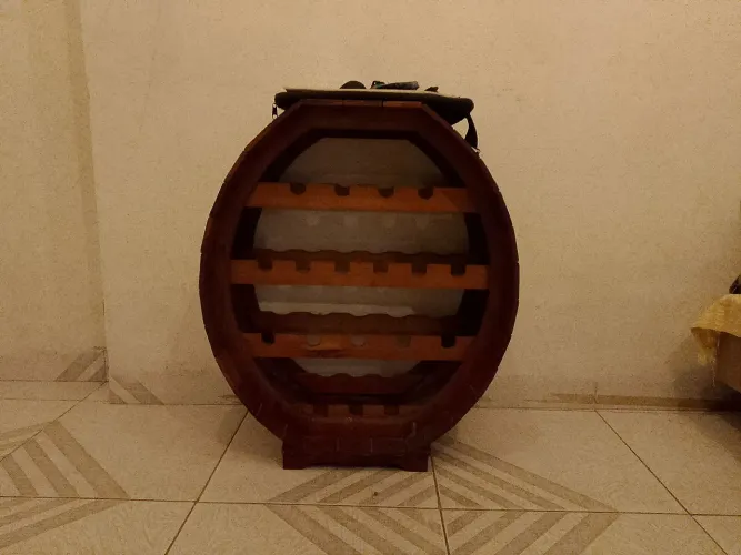 Adega + expositor de garrafas e taças