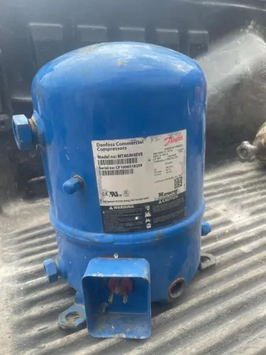 Vendo Compressor Danfoss MT 40 - 380 V trifásico - R 22 - NOVO 