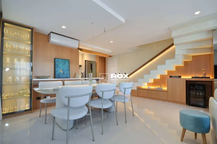 Cobertura Duplex finamente mobiliada com 3 quartos, sendo 1 suíte para alugar, 152 m² por