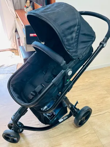 Carrinho de bebê +bebê conforto