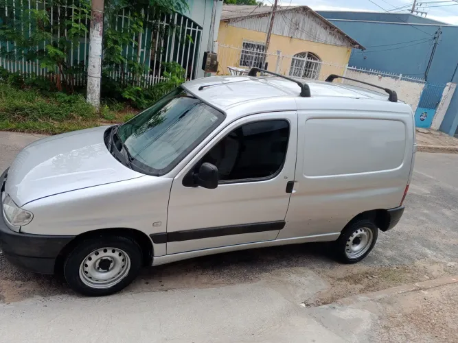 Peugeot Partner Furgão 1.6 16v/ 1.6 16V Flex 3P 2010