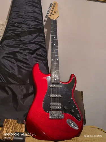 Vendo Guitarra Giannini com amplificador