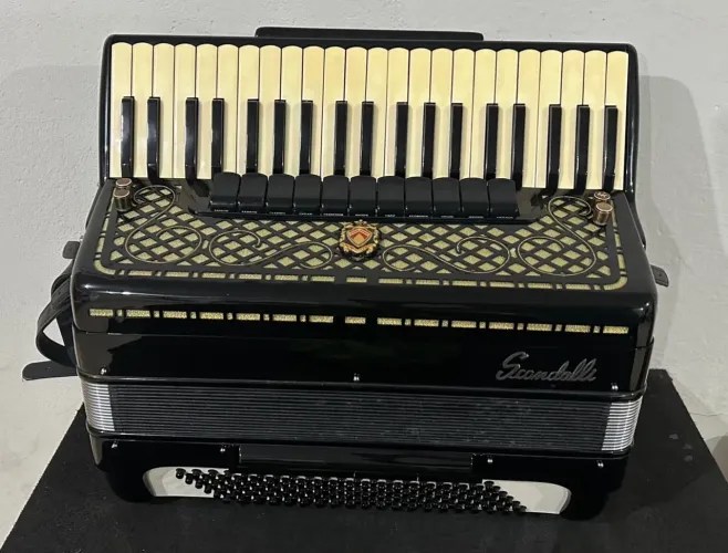 Sanfona Paolo Soprani (transformada Scandalli 4S)