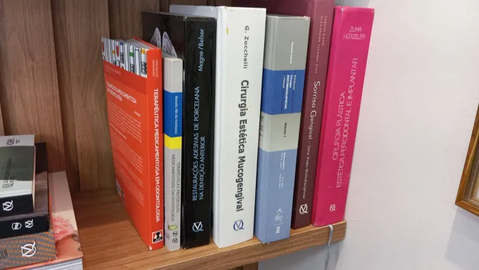 Vendo livros para Académicos de Odontologia ou pós graduação.