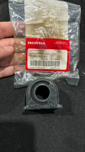 Bucha da barra estabilizadora dianteira direita (25 mm) genuína Honda HRV 2023-2026