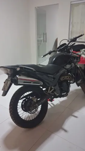 Moto muito boa e com documento e recibo 