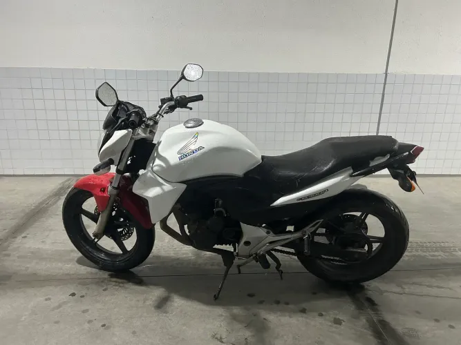 HONDA CB300 2015 modelo novo com débito 