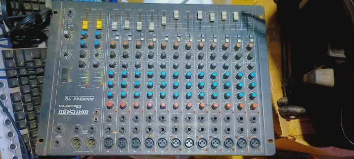 Mesa de som