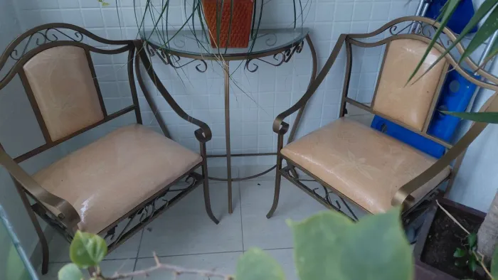 Mesa e cadeiras