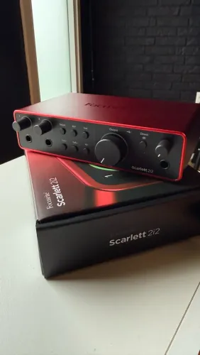 Interface de áudio Focusrite Scarlett 2i2