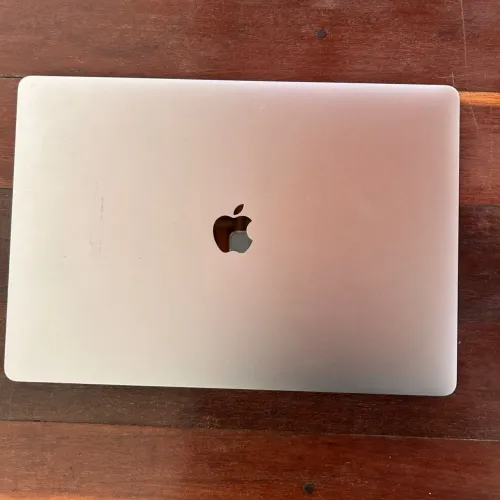 Apple MacBook Pro 15 polegadas modelo A1990 