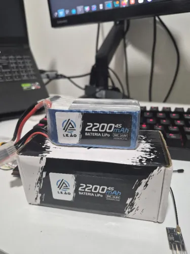 Bateria LiPo Leão 2200mAh 4S - 30c 14.8V - Poucos ciclos de carga