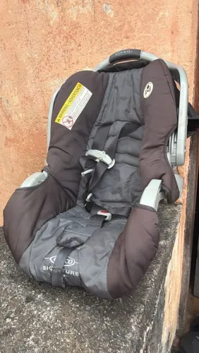 Cadeirinha de neném usada em bom estado