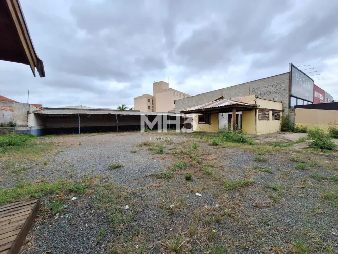 Terreno comercial de 810m², frente 27m², construção 207m², locação na Av. Mirandópolis