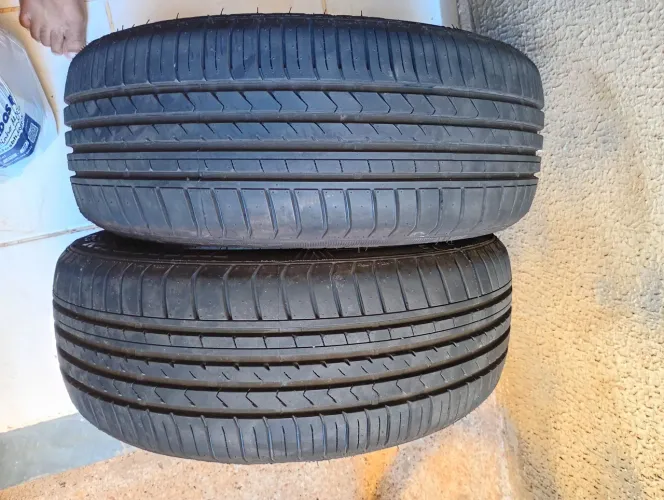 02 Pneus aro 15 195/50 novos.