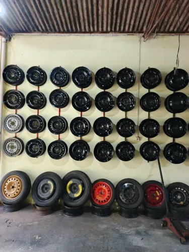 Rodas de ferro de vários modelos