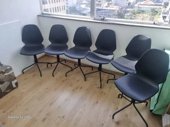 6 Cadeiras giratórias fixas em ótimo estado!