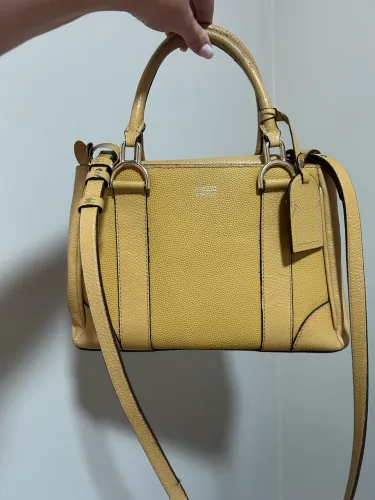 Bolsa Arezzo couro