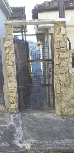Alugo casa no alto da serra