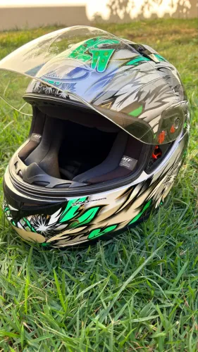Capacete MT Helmets