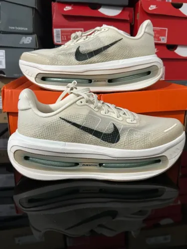Nike Vomero Premium Pale Ivory Jade Horizon - 42, original ID 1309