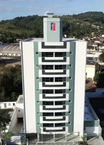 Apartamento (Padrão), com 2 quartos e 2 banheiros à Venda, 113 m² em Siderópolis/SC