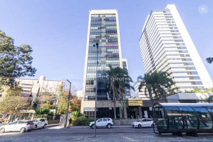 Ótima sala comercial para alugar no Centro Cívico