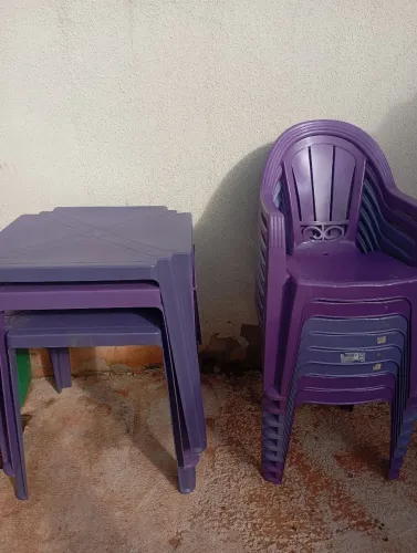 VENDO MESAS E CADEIRAS