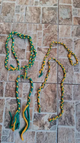 Tiara trançada verde/ amarelo + cinto tudo por 5 reais ótimo estado 