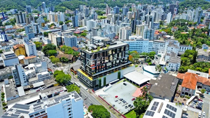 SALA COMERCIAL SEMI MOBILIADA, LOCALIZADA NO CENTRO DE BLUMENAU