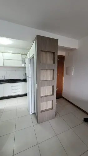 Cozinha em L com torre quente
