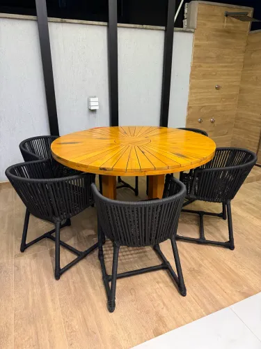 Cadeiras em corda náutica na cor preto, disponível também em outras cores. 