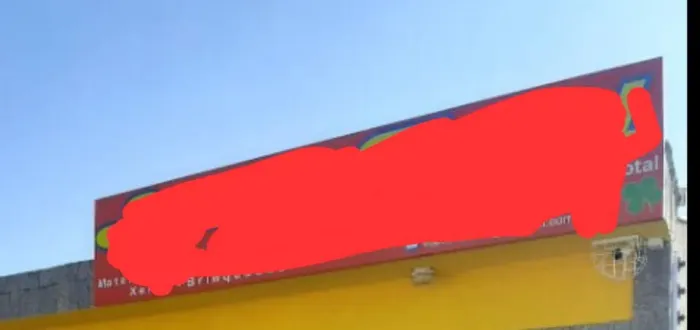Vende se uma placa de ACM