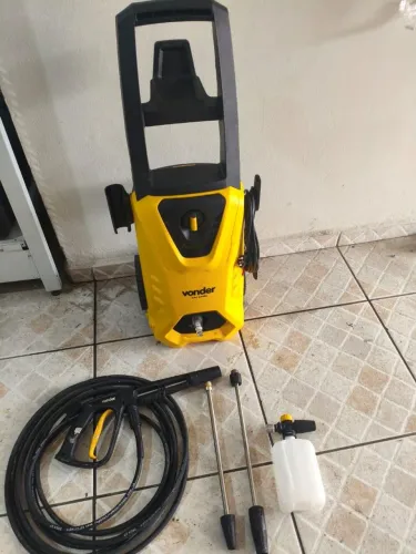 Lavadora de alta pressão Vonder, seminova.