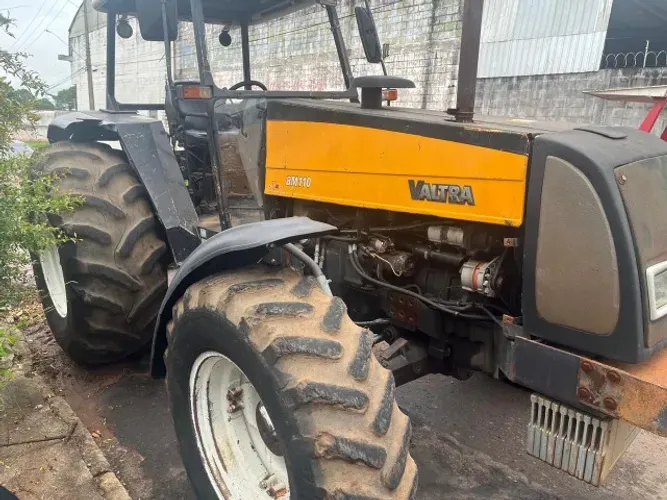 Trator Valtra BM110