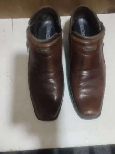 BOTA FERRACINI TAM 40 EM COURO LEGÍTIMO COM FECHAMENTO POR FECHECLER E VELCRO...LINDA !!!