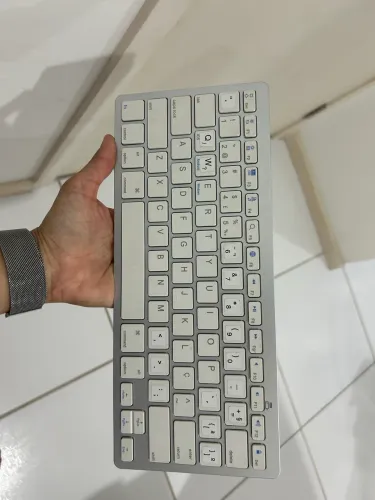 Teclado Bluetooth Sem Fio Slim + Capa de Silicone