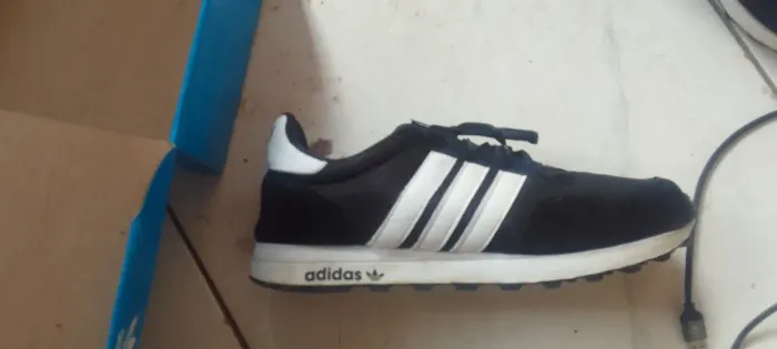 Tênis Adidas novo 