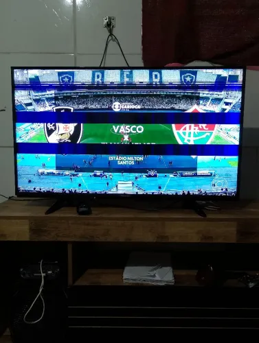 Vendo tv com defeito na tela 