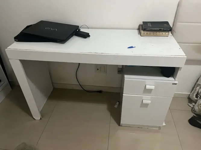 Escrivaninha MDF simples