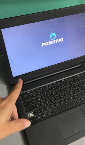 Notebook Positivo Liga e desliga 