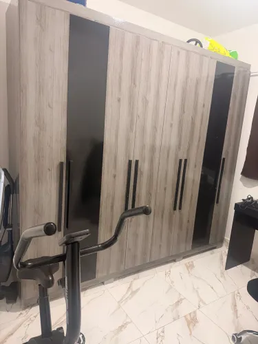 Guarda roupa preto